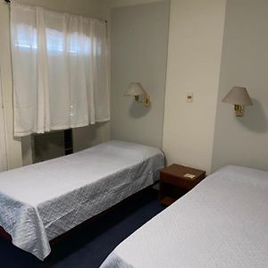 Habitación Estándar con 2 Camas Individuales